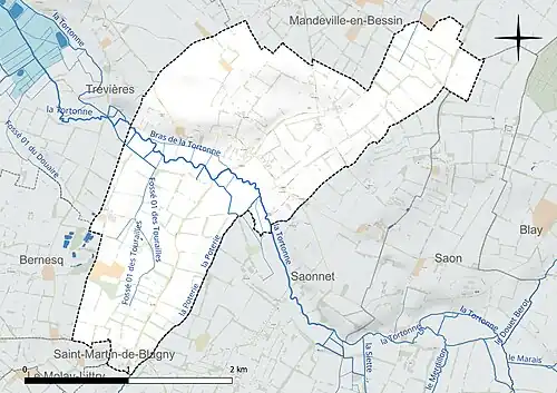 Carte en couleur présentant le réseau hydrographique de la commune