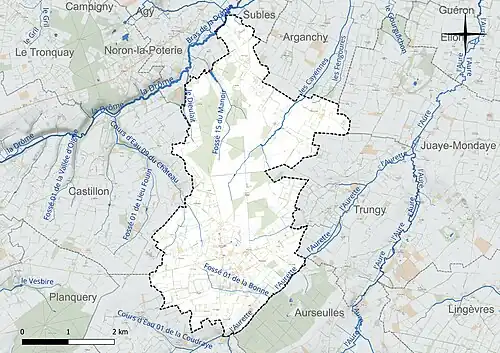Carte en couleur présentant le réseau hydrographique de la commune