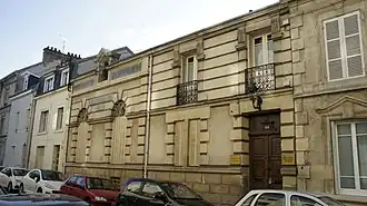 Au 146 immeuble dédié à l'abbé de L'Épée,