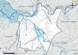 Carte en couleur présentant le réseau hydrographique de la commune