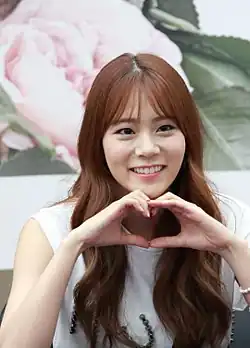 Description de l'image 150528 코엑스 팬사인회 한승연.jpg.