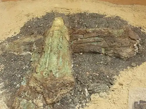 Poignards en bronze.