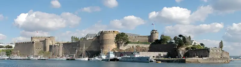 Photographie panoramique du château de Brest