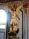 Chapelle du ch̩âteau de Trégarantec ː statue de archange Saint-Michel.