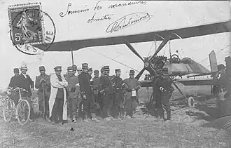 Groupe de militaires devant un Breguet.