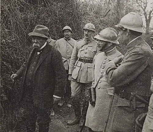 Fin de visite à Le Plémont. De D. à G. Gaux Nudant, Humbert, Mordacq.