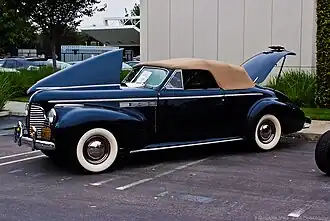 Cabriolet deux portes, apparu en 1941.