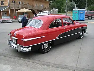 Arrière d'une Crestliner 1951 (sans toit en vinyle).