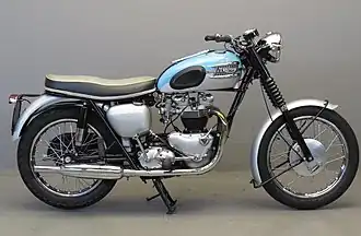 Bonneville T120 de 1961, avec le réservoir bicolore typique de la marque.