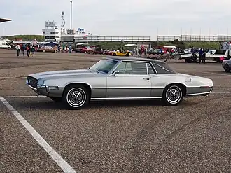 Ford Thunderbird (cinquième génération)