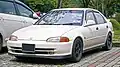 Honda Civic 4 portes. Vue de l'avant.