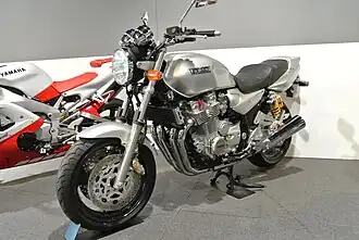 Une Yamaha 1300 XJR de 1998.