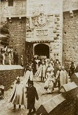 Guillaume&nbsp;II sortant du château du Haut-Koenigsberg.