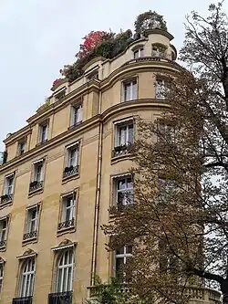 No&nbsp;1 (façade donnant sur la rue Maspero).