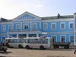 Façade sur rue du bâtiment principal,