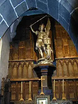 Statue de l’archange saint Michel, patron des paras.