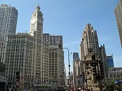 Le Wrigley Building et la Tribune Tower.
