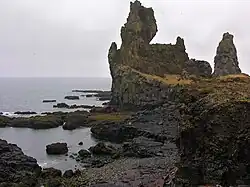 Formation rocheuse à Lóndrangar à l'extrémité sud du parc.