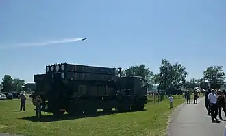 Camion portant un MLT (Module de Lancement Terrestre).