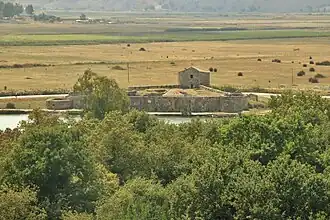 Vue du château depuis Butrint.