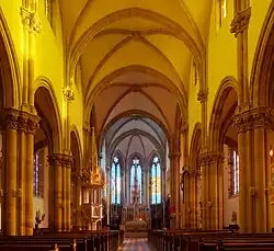 La nef et le chœur.