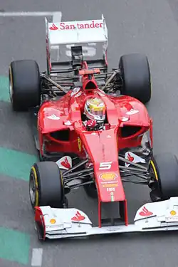 Photo de Fernando Alonso avec un casque «&nbsp;collector&nbsp;» à Monaco