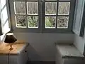 Coussièges d'une fenêtre exposée au sud. À cette grande pièce aboutit la coursière. Elle s'ouvre sur l'échauguette permettant de surveiller la Loire.