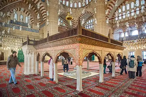 Le müezzin mahfili dans la mosquée Selimiye d'Edirne, en Turquie.