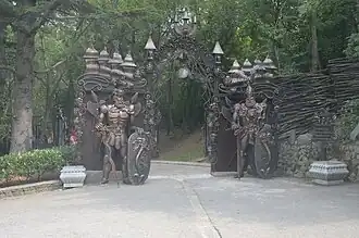 Les gardiens de la porte,