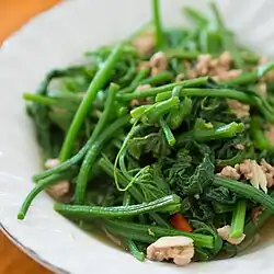Pousses de chayote sautées (Thaïlande).