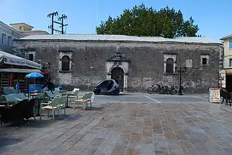 Église Agiou Spyridonas, place Ethnikis Antistasis