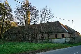 Les mêmes bâtiments vus de l'autre côté.
