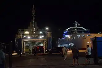 Transbordement de passagers sur le Protoporos IV.