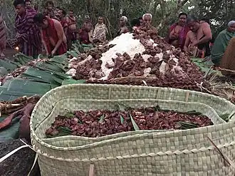 Les offrandes sur l'autel.