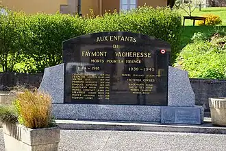 Le monument aux morts.