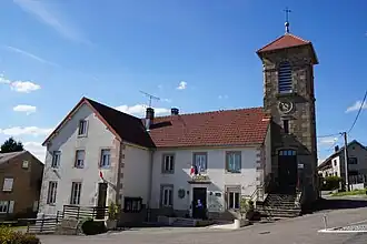 La mairie-temple.