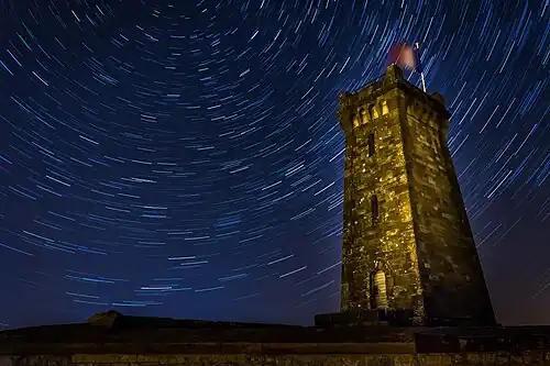 La tour de la Miotte de nuit.