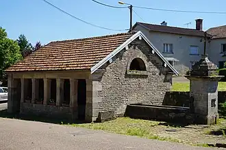 Fontaine-lavoir.