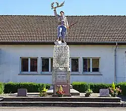 Monument aux morts principal.