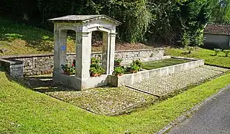 Fontaine-lavoir.