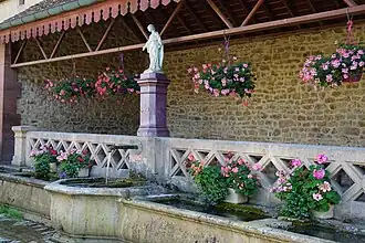 Fontaine-lavoir.