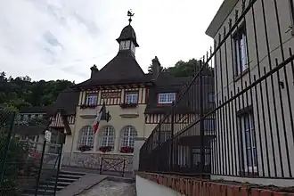 girouette en forme de drakkar, mairie de la Bouille, Seine-Maritime