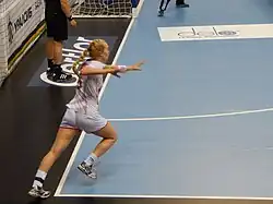 Prendre appui hors du terrain n'est (en principe) pas autorisé...