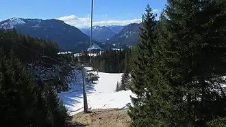 Vue aérienne de la station.