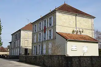 Les anciens bureaux et logements.