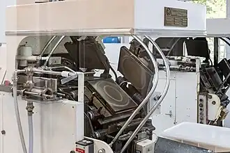 Fer à hosties automatique moderne.