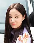 Yeonwoo incarne la jeune galeriste Ahn Chak-hee.