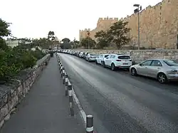 Le long des remparts de la Vieille ville