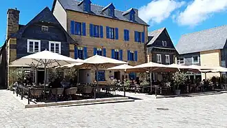 Les terrasses des restaurants, places des Résistants et Fusillés