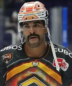 Description de l'image 2023-11-18 Eisbären Berlin gegen Grizzlys Wolfsburg (Deutsche Eishockey-Liga 2023-24) by Sandro Halank–006.jpg.